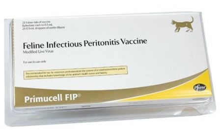 Вакцину вводят животным интраназально с помощью пипетки по 0,25 мл вакцины в каждую ноздрю. Одна иммунизирующая доза составляет 0,5 мл. Котят вакцинируют с 16-ти недельного возраста двукратно с интервалом 3 недели.  Последующие ревакцинации животных проводят ежегодно одной дозой вакцины «Примуцел FIP» - 0,5 мл.